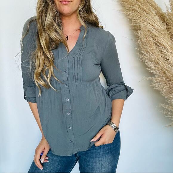 NORDSTROM FIRST LOVE Charcoal Grey Pinktuck Pleated Button Tab Blouse Shirt M - Picture 7 of 10